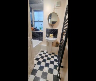 Room in a Shared Flat, William Bonney Estate, SW4 - Photo 1