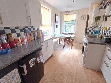 2 bedroom flat to rent - Photo 4