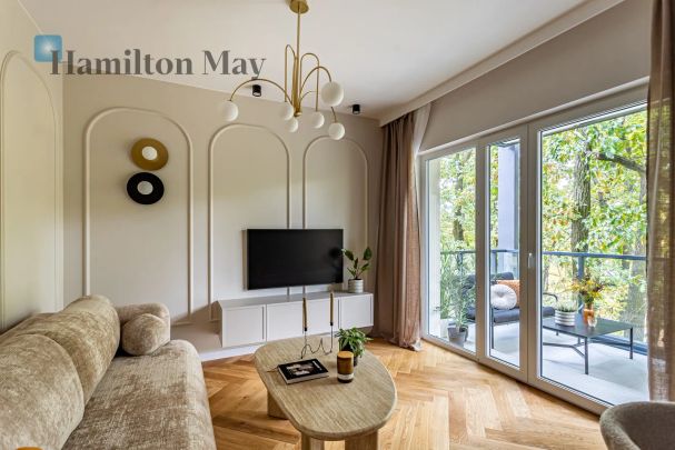 Nowoczesny, świeżo wykończony apartament z widokiem na park, 2 miejscami parkingowymi i komórką lokatorską w nowej inwestycji na Woli - Photo 1