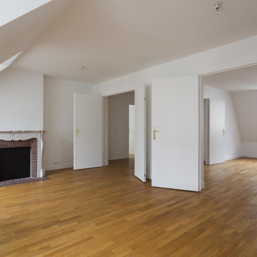 location Appartement F5 DE 159m² À PARIS - Photo 1