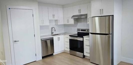 2 bedroom 1 bath basement suite near Oakridge - Photo 2