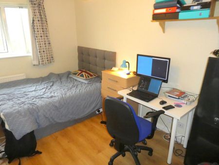 5 bedroom semi-detached house to rent - Photo 4