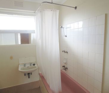 Neat 1 Bedroom Unit. - Photo 5