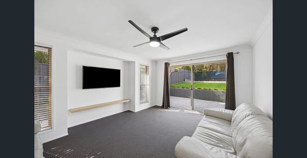 Spacious Family Entertainer with Poolside Luxury - Photo 1