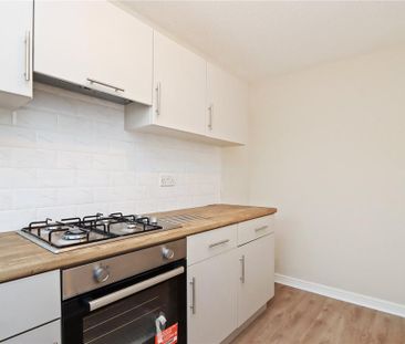 2 bedroom end of terrace house to rent - Photo 4