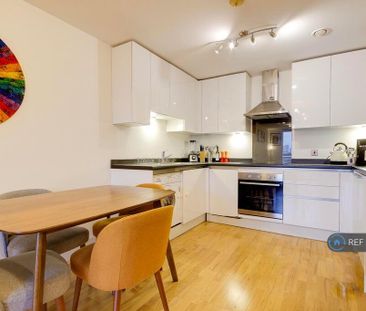 2 bedroom flat to rent - Photo 5