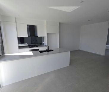 LOVELY 3 BEDROOM HOME - Photo 3