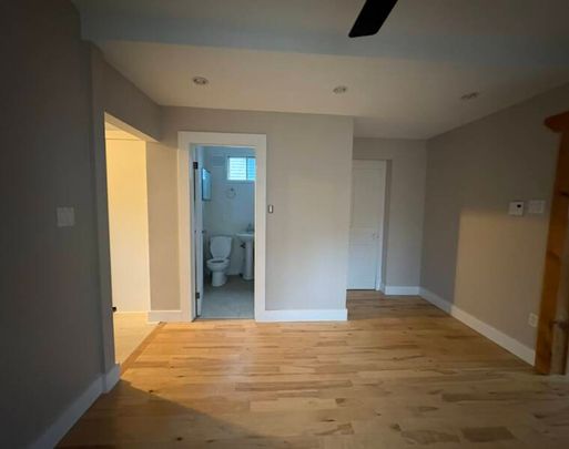 Renovated charming 1 bed 1 bath flat in Downtown Dartmouth - Photo 1