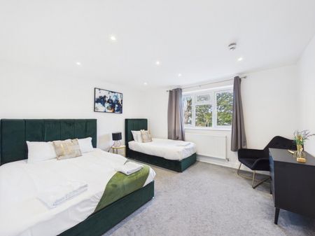 Desford Way, Ashford, Surrey,TW15 - Photo 3