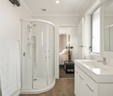 A home of elegance, ease and true tranqulity - Photo 2