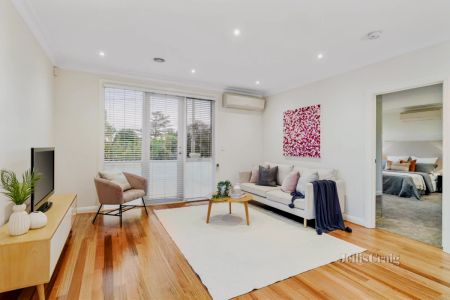 4 Bed, 3 Bath - Photo 2