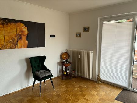 Zentrumsnahe, großzügige 4- Zimmer-Wohnung! - Foto 2