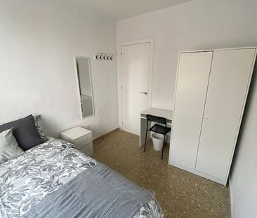 Carrer Joan Lluis Vives, Manises, Valencian Community 46940 - Photo 2