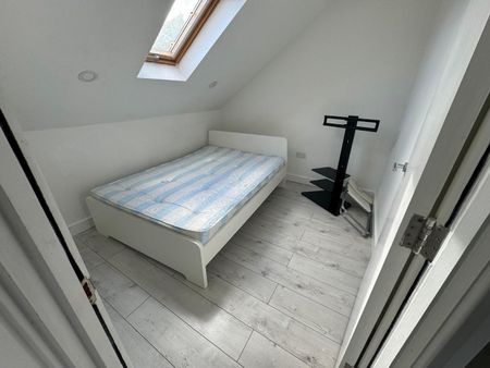 1 Bed Flat, Springbank Road, SE13 - Photo 2
