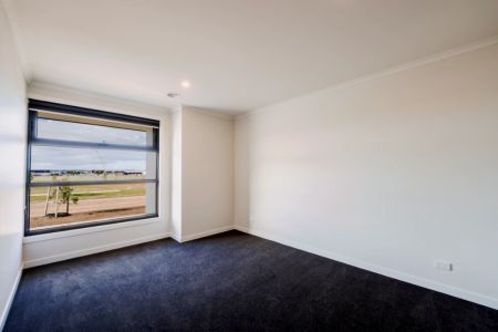 4 Bed, 2 Bath - Photo 4