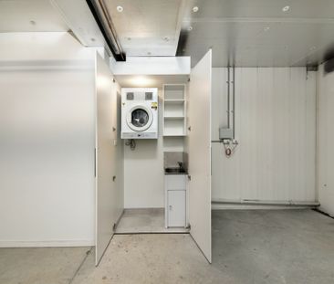 Contemporary Townhouse! - Photo 1