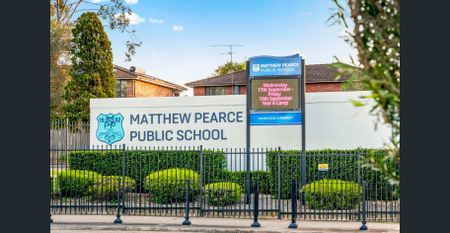 Spacious Family Home with Pool in Matthew Pearce Catchment - Photo 4