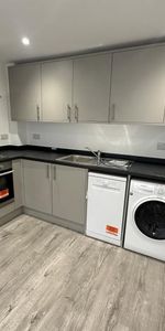 6 Barge Drive, Greater London, UB2 - Photo 3