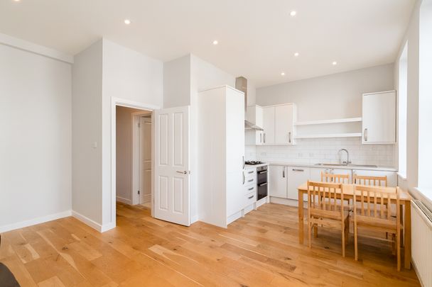 Two Bedroom Flat – Temple Fortune Parade NW11 - Photo 1