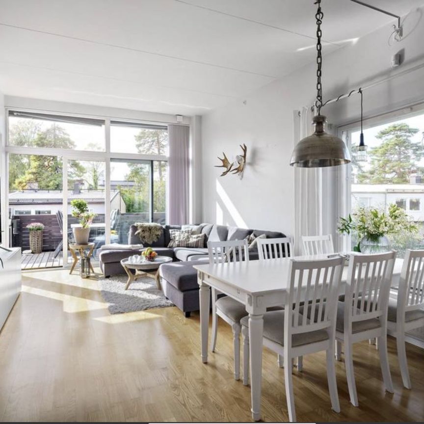 Astrakangatan, Hässelby - Photo 1