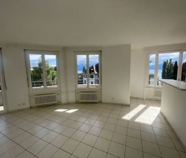Charmant 2.5 pièces avec balcon et vue partielle sur le lac - Photo 5