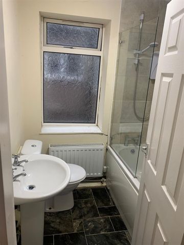 5 bed terraced to rent Wellington Street, DN32 - Photo 5