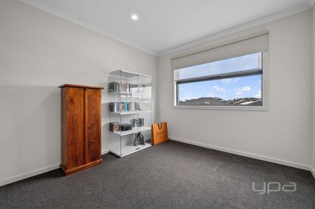 MODERN AND STYLISH TOWNHOUSE TWO BEDROOMS - Photo 5