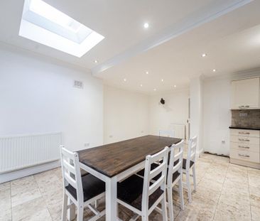 4 bedroom townhouse to rent - Photo 3