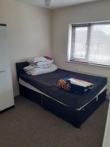 1 bedroom in a house share to rent - Photo 5
