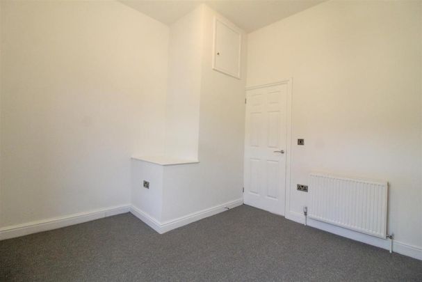 2 bedroom end of terrace house to rent - Photo 1