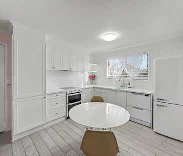 Modern 1-Bed Furnished Unit - Photo 3