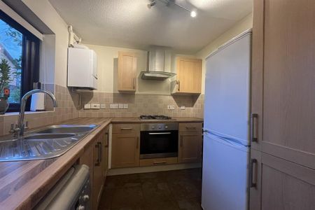 2 bedroom terraced house to rent - Photo 4