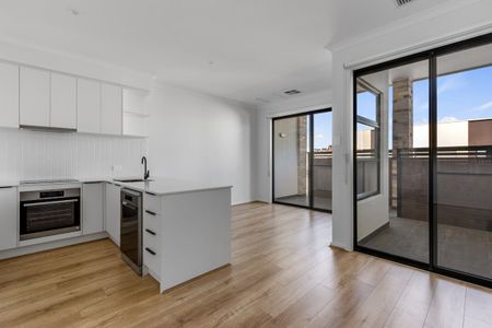 Modern, Low-Maintenance Living in Peaceful St Clair - Photo 3