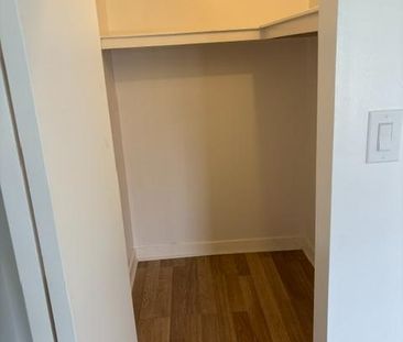 Boucherville, Très grd app. 5-1/2 style condo, libre immédiatement,... - Photo 2