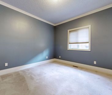 For Lease - 1021 Ivsbridge Boulevard, Newmarket, Ontario - Photo 1