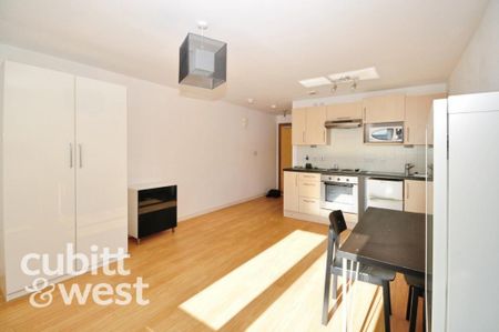 Studio to rent - Photo 3