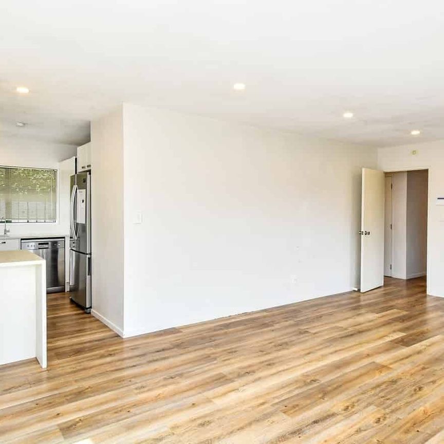 Modern, Tidy & Perfectly Positioned - Photo 1