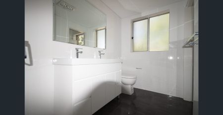 FANTASTIC FAMILY UNIT! - Photo 4