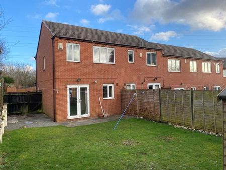 3 bedroom end of terrace house to rent - Photo 2