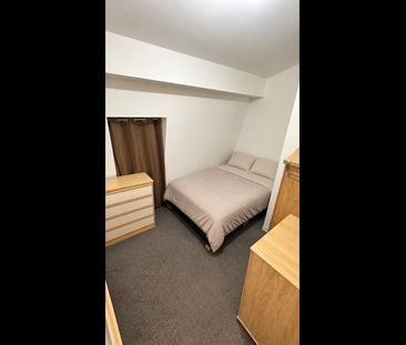 2 Bed Flat, Beavers Lane, TW4 - Photo 2