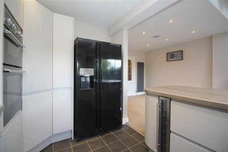 4 bedroom semi-detached house to rent - Photo 3