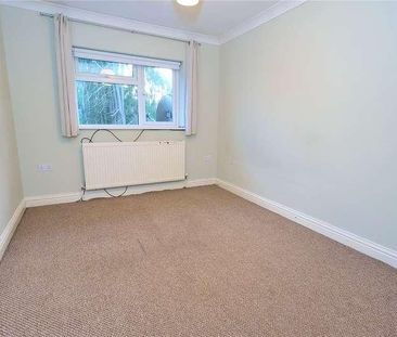 Hawthorn Road, Woking, Surrey, GU22 - Photo 4