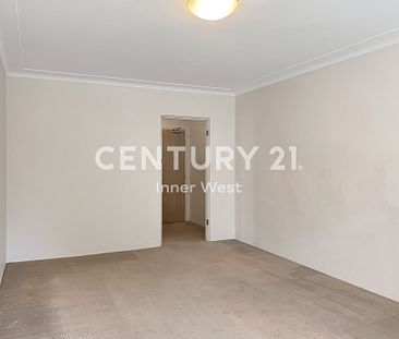 Well Presented Ground Floor Two Bedroom Unit - Photo 3