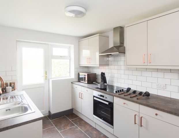 Gainsborough Road Room 3 - Photo 1