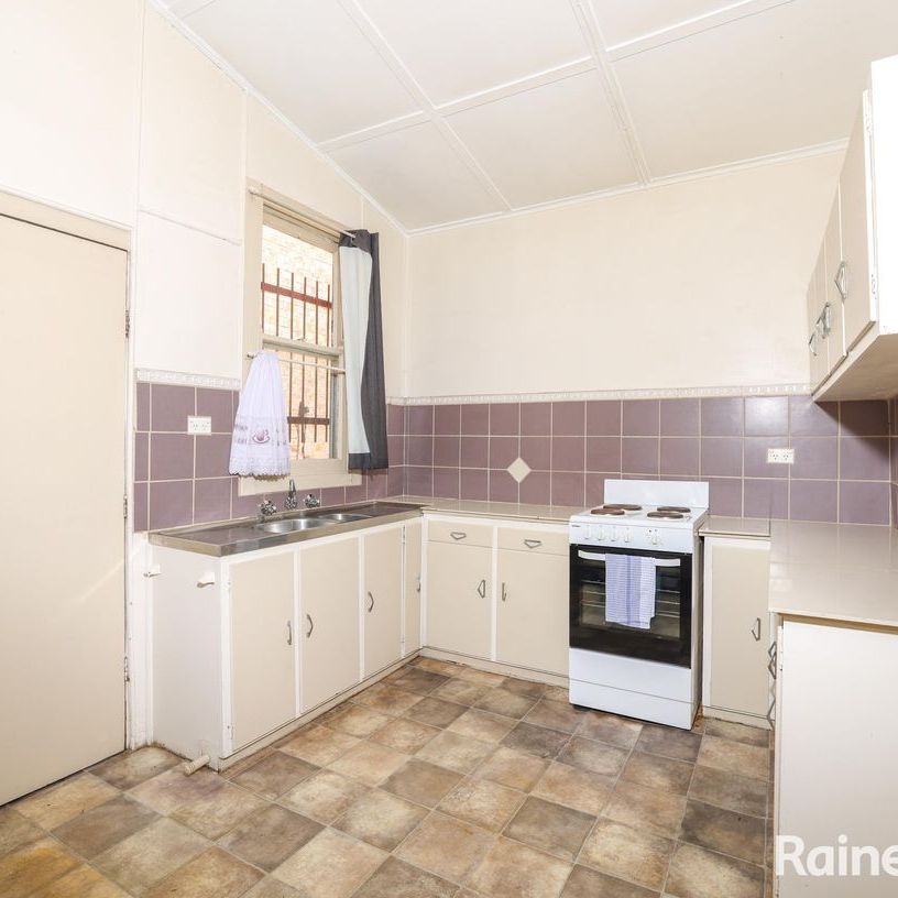 Centrally Located CBD - Available Now!!! - Photo 1