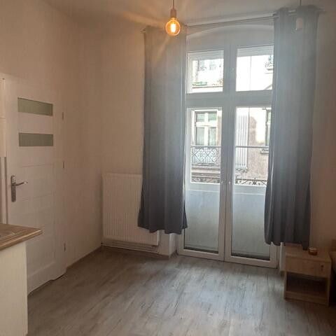 Bezczynszowa kawalerka pod wynajem - Zdjęcie 1