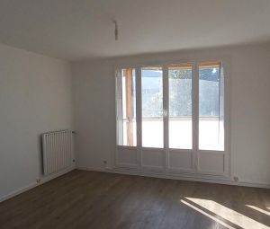 Location Appartement à ST MARTIN D HERES - Photo 2