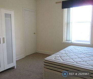 3 bedroom flat to rent - Photo 4