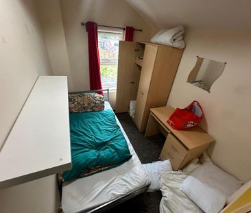 4 bedroom terraced house to rent - Photo 3