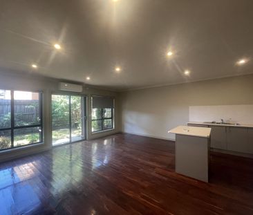 Spacious Ground-Floor Apartment in Prime Central Location - Photo 1